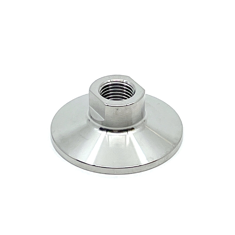 En 1,5" Tri-Clamp x 1/4" FPT (hunn) fra Brewshop, laget av rustfritt stål med bred flens og sekskantet hylse for sikker festing.