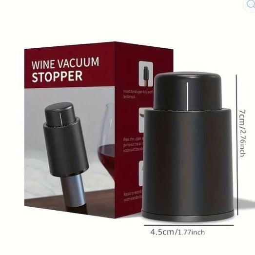 Enolandia Vakuumkork for vinflasker med emballasje, vist ved siden av størrelsesmål: 7 cm høy og 4,5 cm bred. Holder vinen frisk, mens esken illustrerer bruken og har påskriften "Wine Vacuum Stopper". Perfekt for vinelskere.