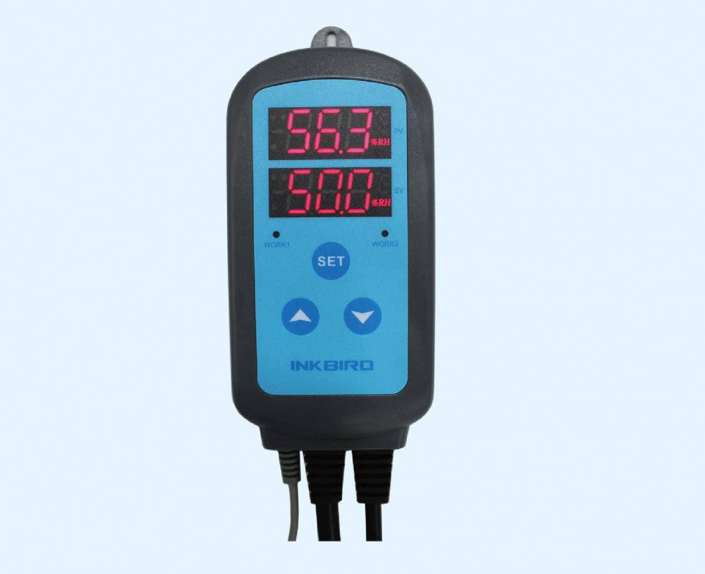 Inkbird IHC-200 Plug-n-Play luftfuktighetsregulator har to røde LED-skjermer (56,3, 50,0) for presis kontroll av luftfuktighet og avfukting, og er ideell for overvåking av luftfuktighetsnivåer.