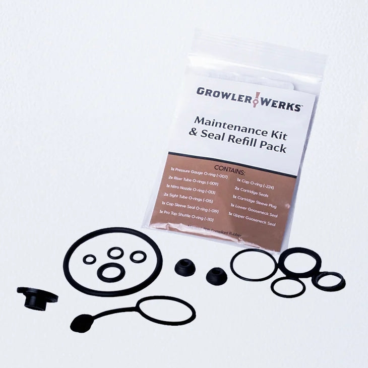 GrowlerWerks uKeg Seal Refill Pack inneholder forskjellige sorte O-ringer og tetninger i gummi, vist organisert ved siden av merkevareemballasjen.
