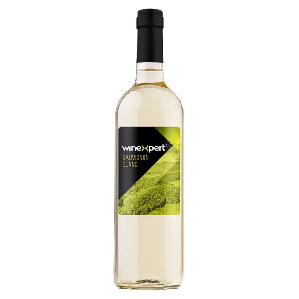 En flaske Winexpert's Reserve Vinsett Sauvignon Blanc, en hvitvinsblanding fra California som er kjent for sine livlige smaker.