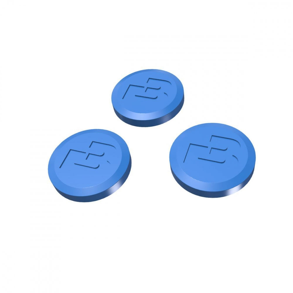 Tre blå 1,5" TC Caps fra Brewtools, laget av næringsmiddelgodkjent silikon med P3-logo i relief på hvit bakgrunn. Tilgjengelig som en 3-pakning.