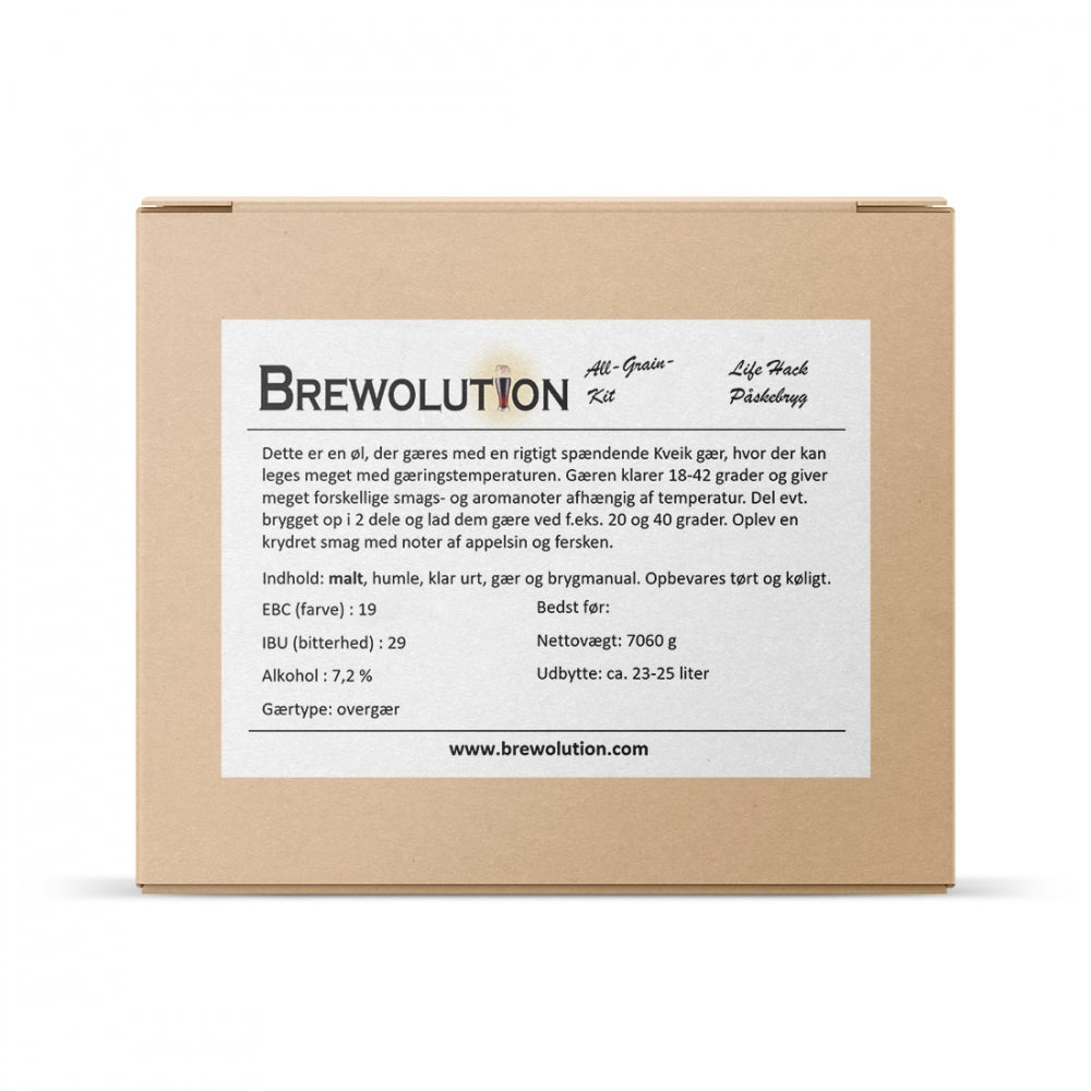 Brewolution Life Hack Påskeøl med kveik allgrain ølsett kommer i en brun eske med en hvit dansk etikett som beskriver ingredienser, bryggevolum, Kveik-gjær og nettside - ideelt for å lage din egen unike påskeøl hjemme.