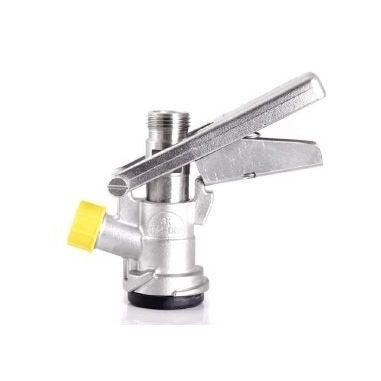 Micro Matic Dispense Head D-kobling - D-type - DSI er en metallisk fatkobling med to spakhåndtak og en gul plasthette, designet for å koble ølfat til dispenseringssystemer.
