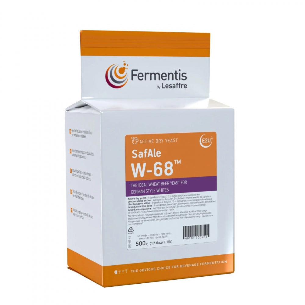 En 500 g boks med Safale W-68 gjær fra Fermentis, ideell for brygging av hveteøl i tysk stil. Emballasjen er hovedsakelig hvit med oransje og lilla aksenter, perfekt for å lage autentisk tysk hveteøl.