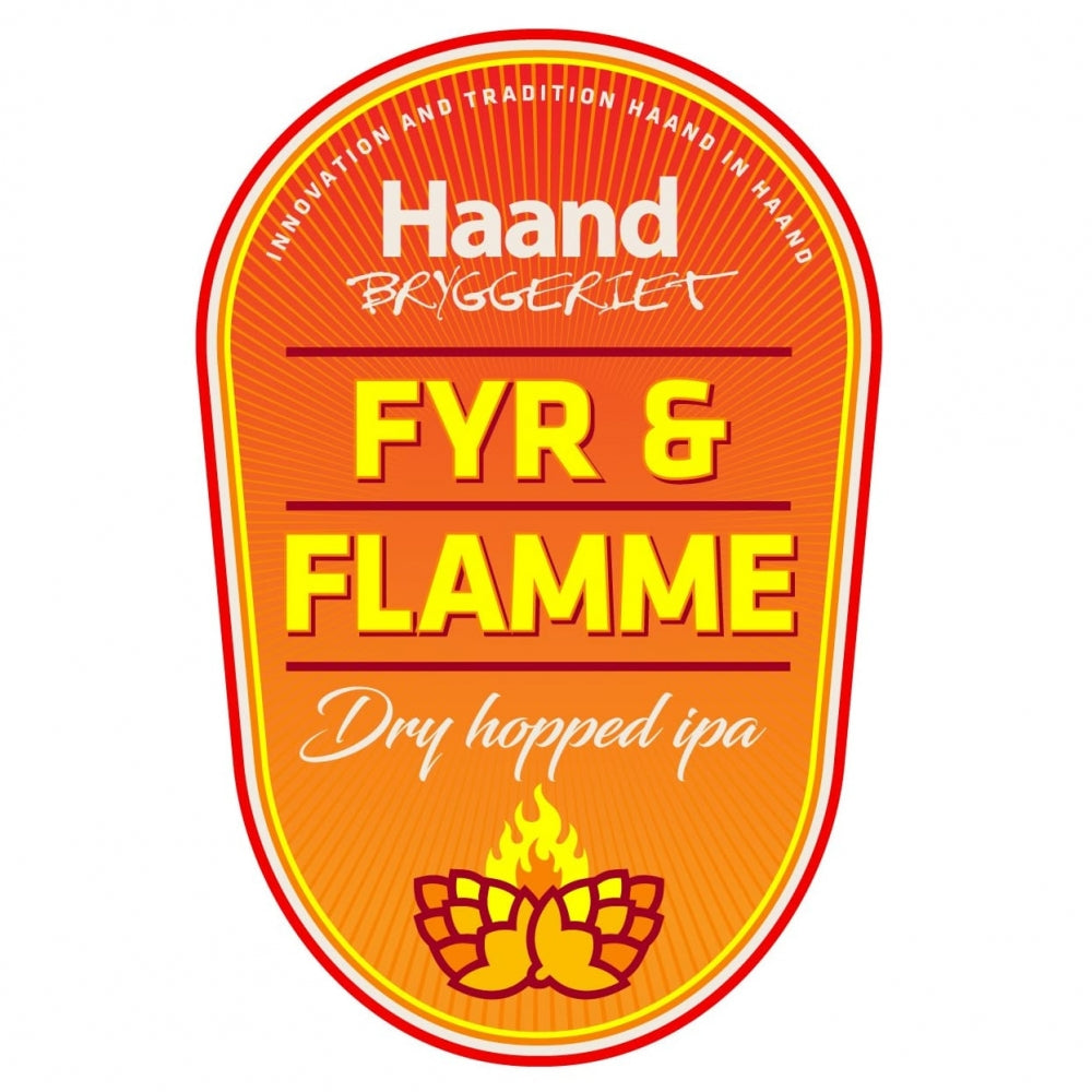 Oransje og rød øletikett til Haandbryggeriet Fyr & Flamme - allgrain ølsett by Brewshop, et tørrhumlet IPA-kit. En flamme- og humlegrafikk i bunnen fremhever brennende kreativitet, ideelt for hjemmebryggere som brygger hjemme.