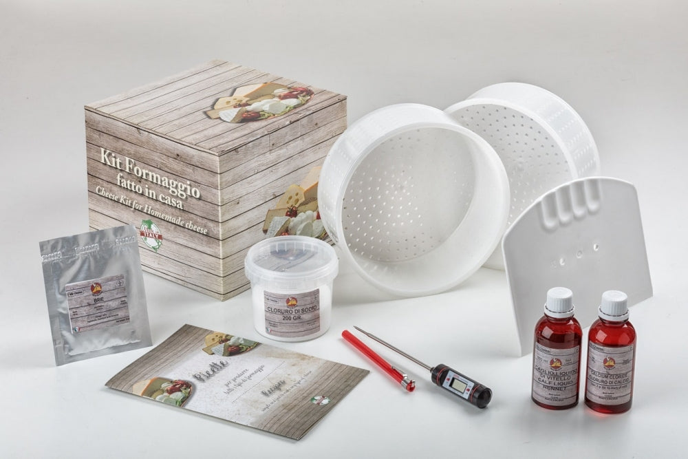 Enolandia Camembert ostesett inneholder former, termometer, løpeflasker, sitronsyre, oppskriftshefte, rød termometerpenn og en eske i trestil - perfekt for å lage hjemmelaget camembert hjemme.