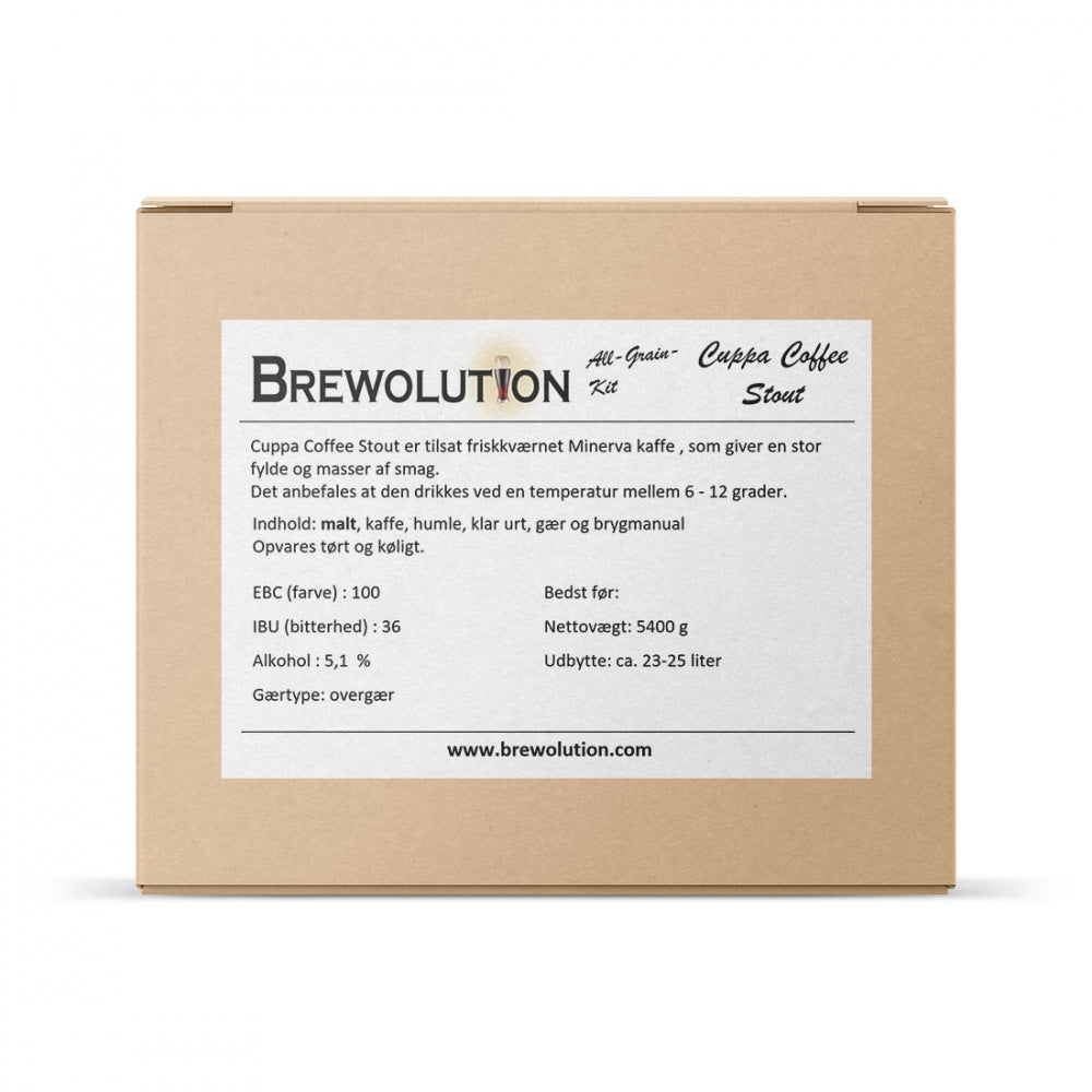 En brun Brewolution-eske merket "Cuppa Coffee Stout - allgrain ølsett" viser produktdetaljer, beskrivelse og bryggeinformasjon på dansk på forsiden.
