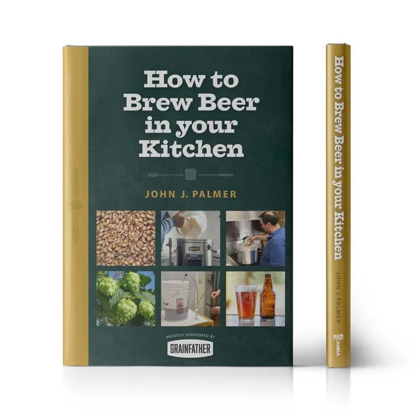 Forsiden og ryggen på How To Brew Beer In Your Kitchen av John Palmer, fra Brewshop - et must for hjemmebryggingsfans som er ivrige etter å brygge øl hjemme.