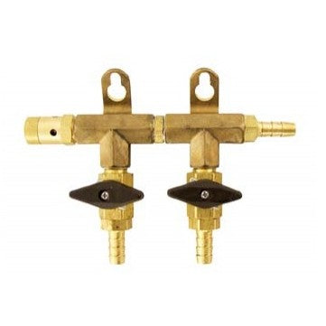 MoreBeer CO2 Manifold - to utganger er en veggmontert avstengningsventil i messing med to slanger og svart håndtak, kompatibel med 7,93 mm nippler - ideell for regulering av væske- eller gasstrøm som et CO2-manifoldtillegg.