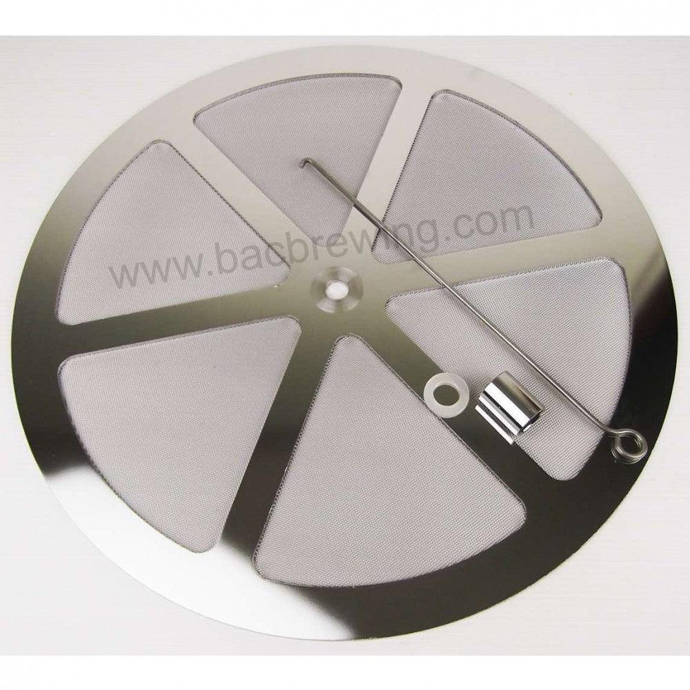 BacBrewing Yield Increase Disc BM10 er et nettingfilter i rustfritt stål med håndtak og metallbeslag, designet for hjemmebrygging og optimalisert for å passe til Braumeister BM50 for bedre ytelse før koking.