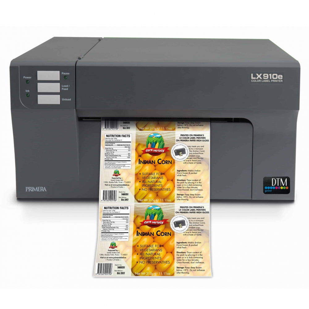 En grå Primera LX910e Etikettprinter fra Primera skriver ut etiketter for indisk mais, som viser næringsinnhold og emballasjedetaljer.