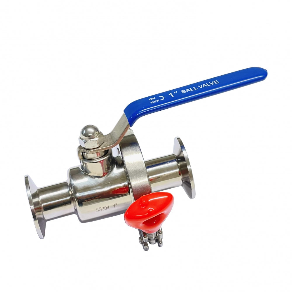 Brewshop 1,5" Tri-Clamp Quick Clean Kuleventil: laget av 304 rustfritt stål med blått håndtak, rød lås og tri-clamp ender; vist isolert på hvit bakgrunn.