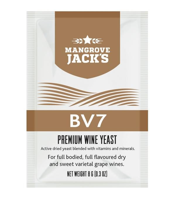 En pakke med Mangrove Jacks BV7 vingjær - 8g (Hvitvin), en moderat gjærende gjær fra Mangrove Jacks, ideell for å lage fyldige, smaksrike tørre og søte drueviner med forsterket sortskarakter. Nettovekt: 8 g.