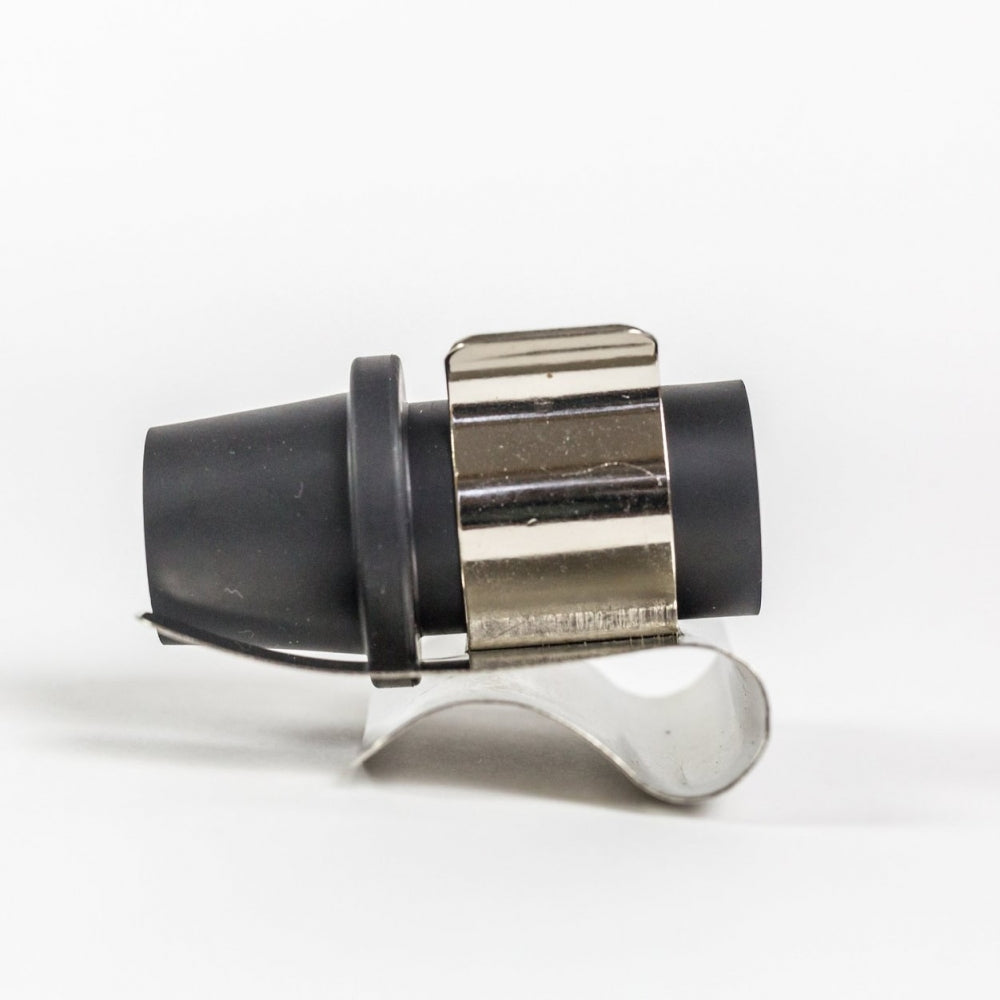 Brewsssential Nikkelbelagt SSSpring Clip for BrewSSSiphon (hevertholder) vises mot en vanlig hvit bakgrunn.