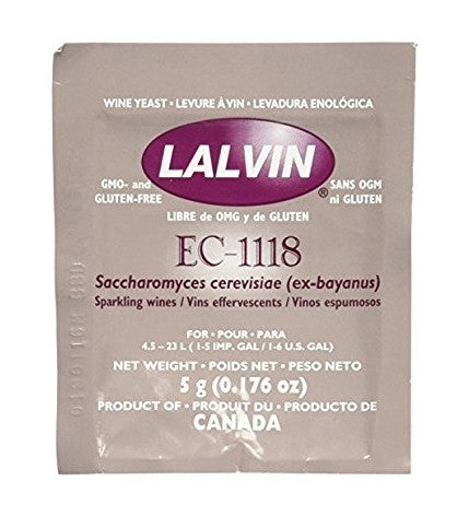 En 5 g-pakke med Lalvin EC-1118 Champagnegjær fra Lallemand, GMO- og glutenfri, produsert i Canada. Ideell for musserende viner, cider og diverse gjæringer.