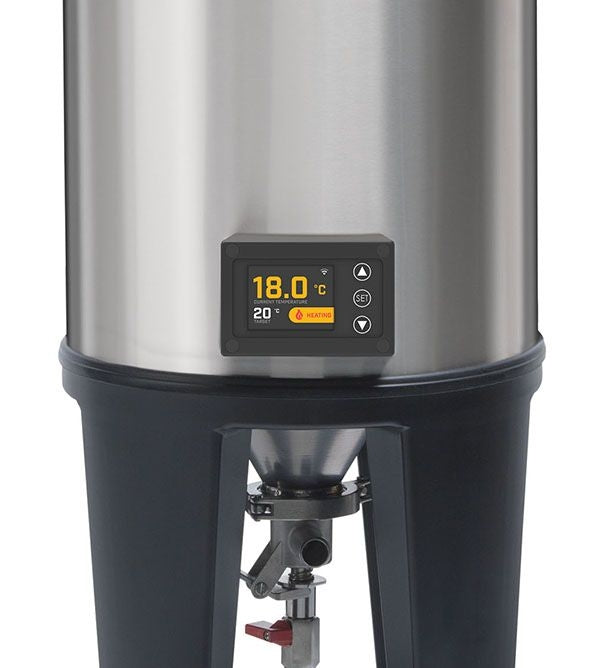 Grainfather Glycol Chiller & 4X Conical Fermenter Pro Kit fra Grainfather har digital temperaturkontroll (som viser 18,0 °C) montert over den koniske bunnen med en ventil for enkel styring av gjæringen.
