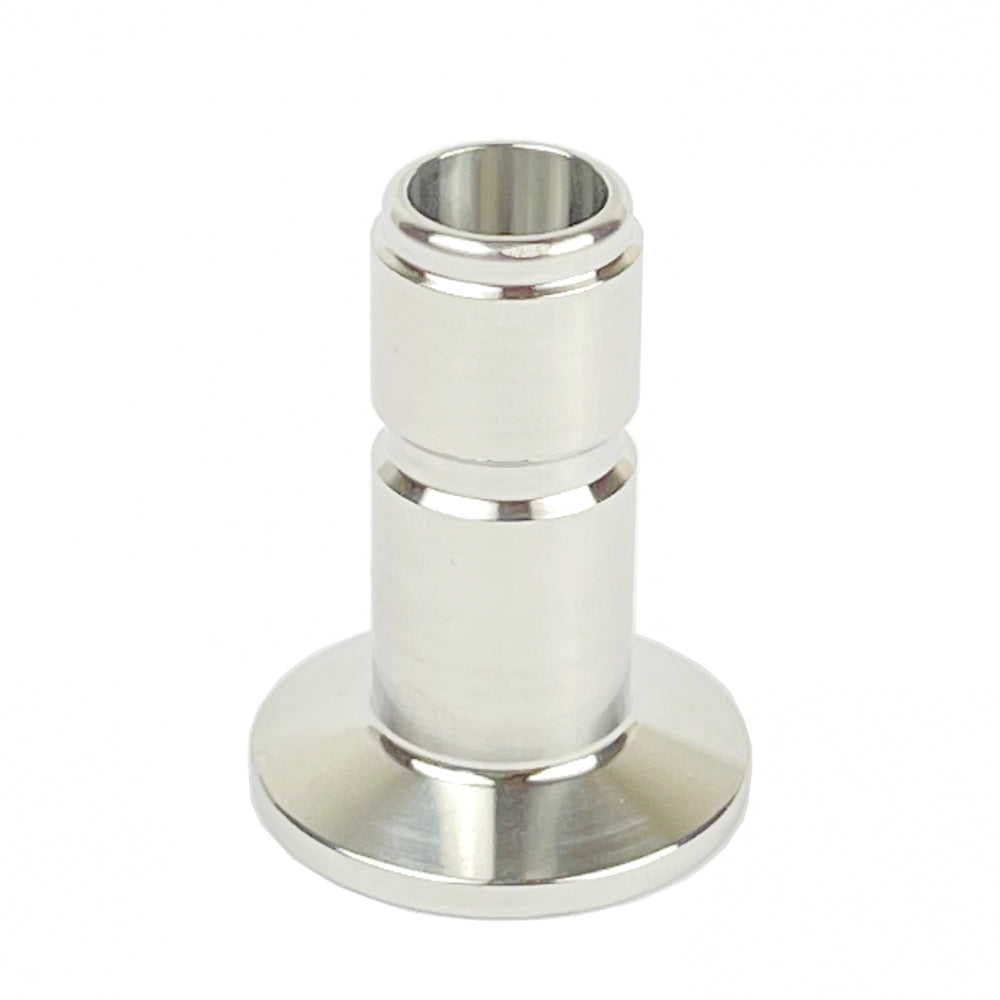Brewshop 34 mm Tri-Clamp til hurtigkobling hann er laget av 304 rustfritt stål, med en bred base, sylindrisk overdel og en glattpolert finish.