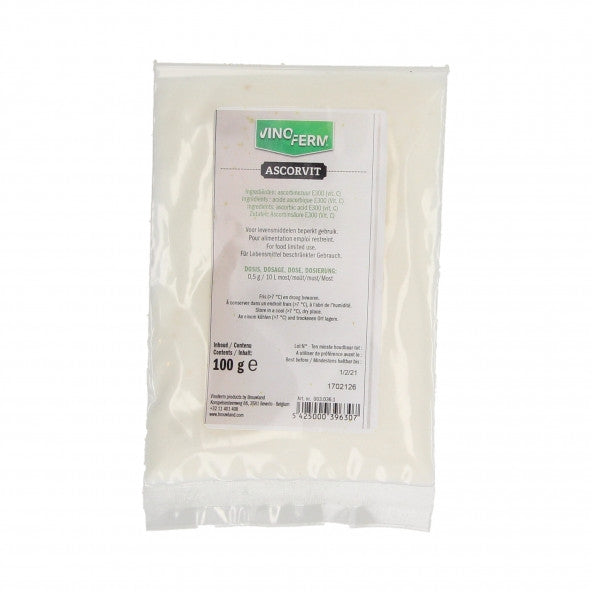 En 100 g-pakning med Vinoferm Askorbinsyre - VINOFERM ascorvit (C-vitamin) i pulverform, som brukes som antioksidant, leveres i en klar plastpose med hvit etikett og doseringsanvisning.