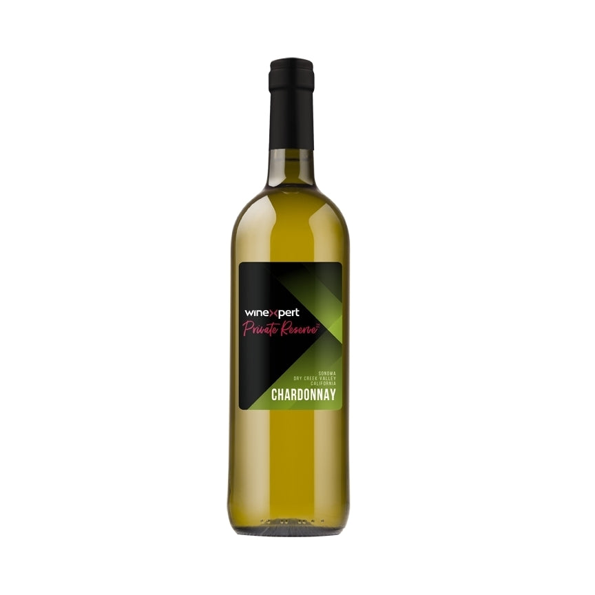En flaske Winexpert Private Reserve Vinsett Chardonnay, Sonoma Dry Creek Valley, California, med mørk etikett og svart skrukork på hvit bakgrunn.