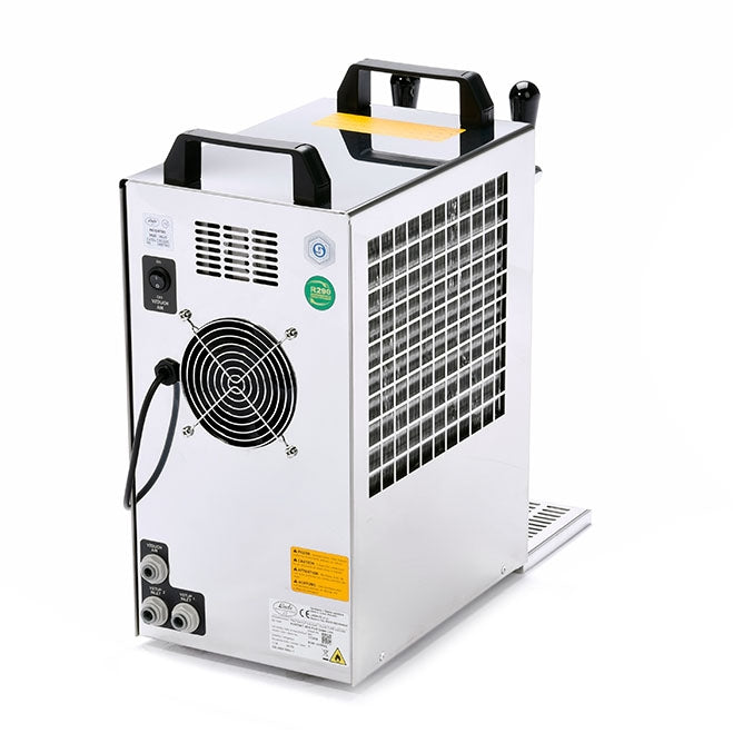 Lindr KONTAKT 40/K NEW Profi Green Line Tappetårn med kompressor fra Lindr er en kompakt ølkjøler med metallkabinett, ventilasjonsvifte, kontrollpanel, slanger og bærehåndtak - perfekt for profesjonelle baroppsett.