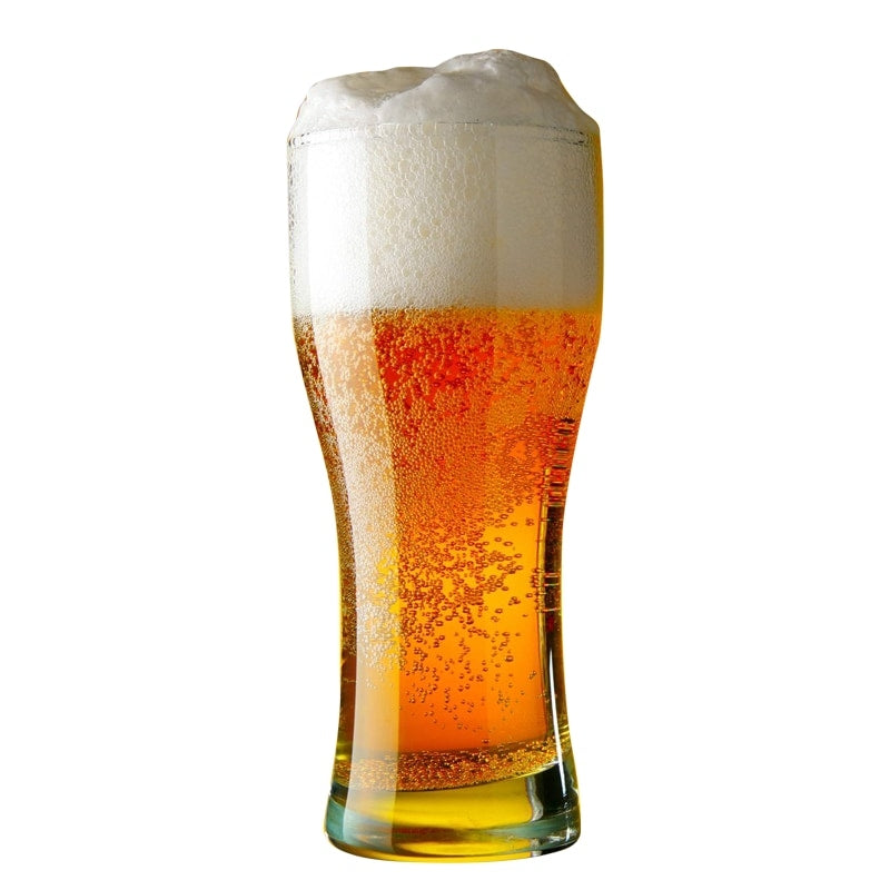 Et klart glass med ravfarget øl med skum og synlige bobler står mot en hvit bakgrunn - brygget på Brewolution's King Kölner (Kölsch) allgrain ølsett.