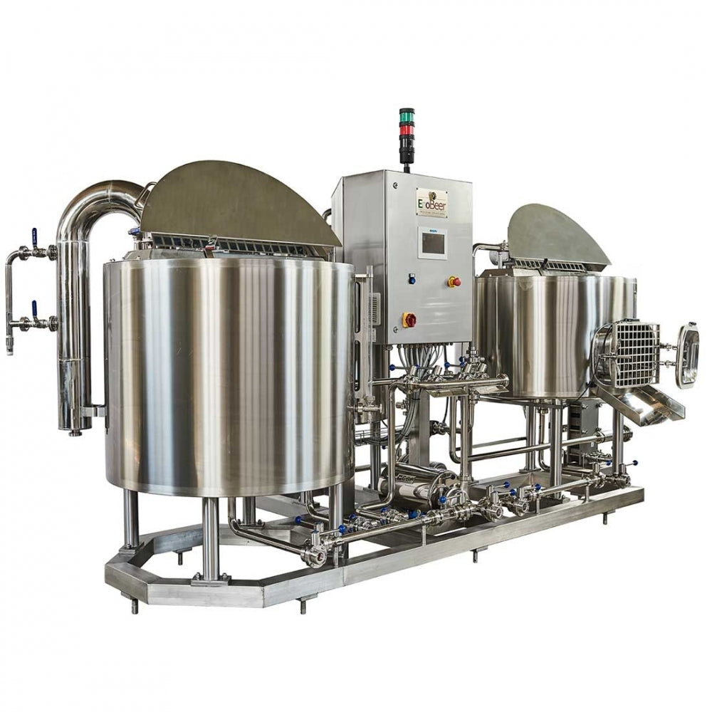 EnoBeer Compact Pro 3HL Electric fra EnoBeer har to store tanker i rustfritt stål, et kontrollpanel og ulike rør og ventiler på en solid metallramme - perfekt for mikrobryggerier.