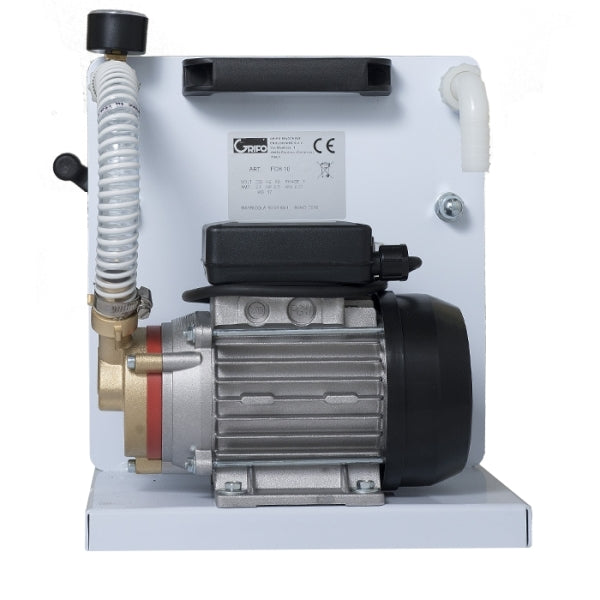 Grifo FCH10 Hobby Platefilter 20x20 med pumpe (for 10 filterplater) er en kompakt enhet, ideell for vinfilterbruk, montert på en hvit metallbase med påmontert slange og merket spesifikasjonsplate.
