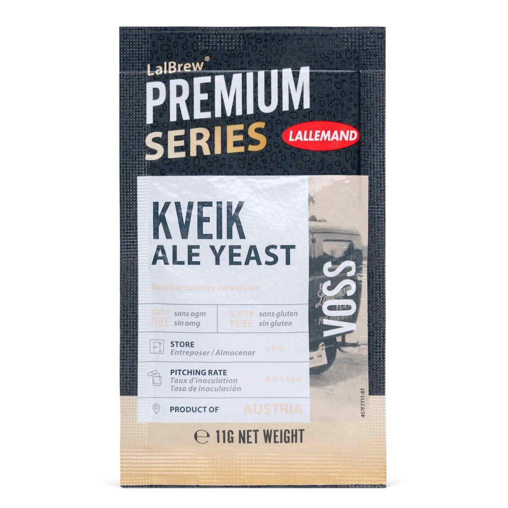 En pakke med Lallemand LalBrew Voss Kveik Ale Yeast 11g, kjent for fruktige noter og klart øl, viser produktdetaljer, vekt og opprinnelsesinformasjon på forsiden.