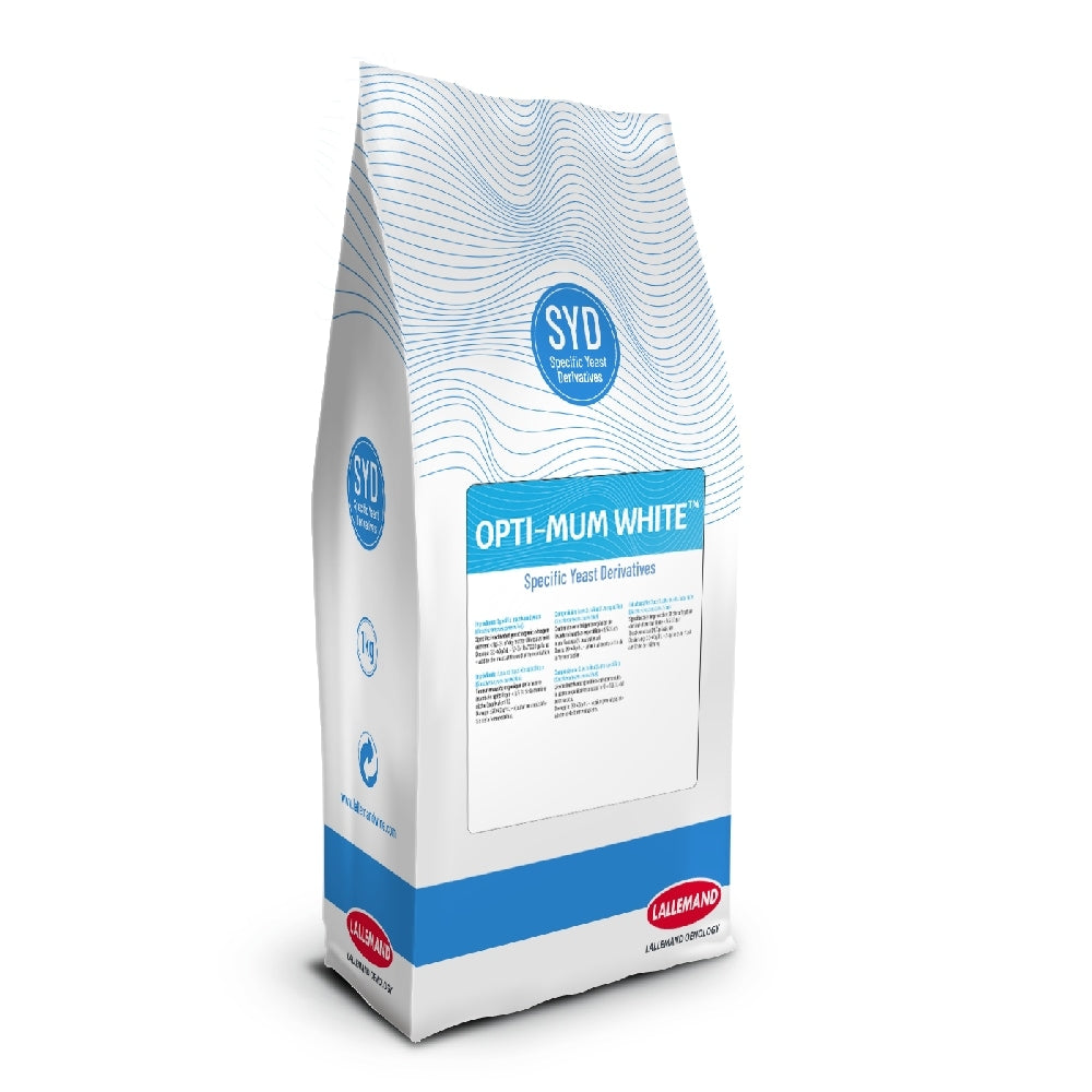 En hvit og blå 1 kg-pose merket Optimum White by Lallemand, med varemerke og produktdetaljer, designet for å forbedre antioksidantegenskapene og beskytte mot oksidasjon i hvitvin.