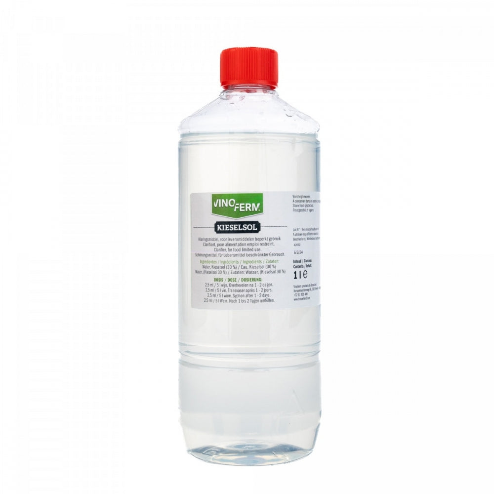 En 1-liters klar plastflaske med rødt lokk, merket Vinoferm Kieselsol by Vinoferm. Inneholder et klaringsmiddel for vinfremstilling og har informasjon om dosering og næringsmiddelerklæring på etiketten.