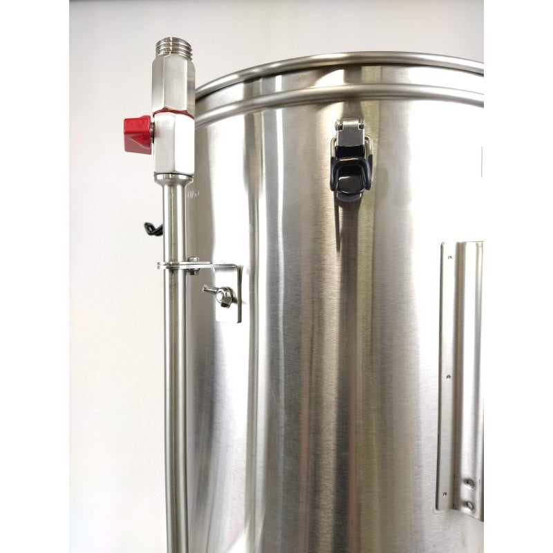 Et nærbilde av BacBrewing Reparasjonskit for Grainfather resirkuleringsrør, med deler i rustfritt stål som tappehane, kuleventil, klemme og silikonpakning - ideelt for reparasjoner av bryggesystemer.