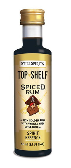 En 50 ml flaske Still Spirits SS Top Shelf Spiced Rum Essence med sjørøverlogo, som gir en fyldig romsmak med myke vaniljetoner og varmende krydder.