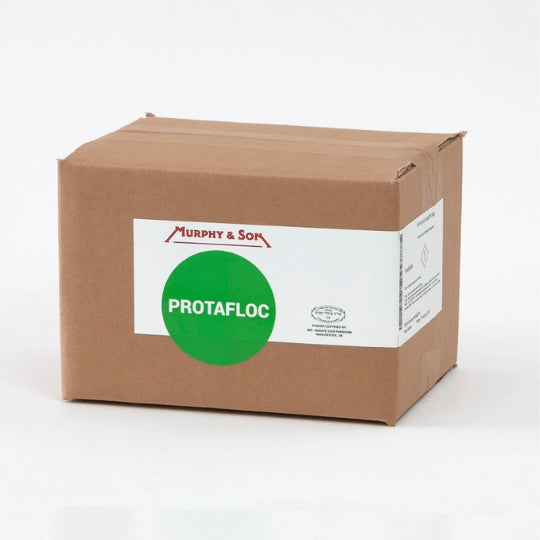 En brun pappeske merket "Protafloc Tablets 2kg - Murphy & Son" med en grønn sirkel på en hvit etikett, mot en vanlig hvit bakgrunn. Perfekt for klarning av øl-ditt pålitelige karragenanprodukt fra Murphy & Son.