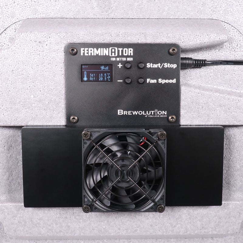 Brewolution Fercubator (Ferminator) Basic gjæringskammer har en digital temperaturregulator med tydelig display og viftekontroll, montert over en kjølevifte - ideelt for stabile gjæringstemperaturer.