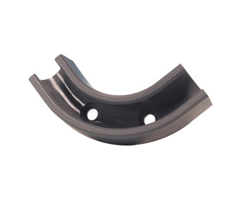 Flow Bend Clip 5/16" fra John Guest er en buet metallklips med to bolthull og en hakket ende, designet for bruk med John Guest-beslag, vist mot en hvit bakgrunn.