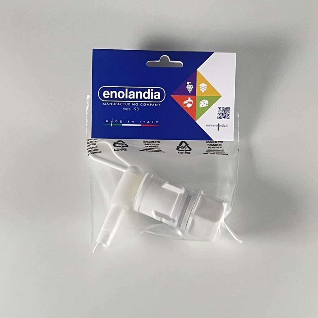Enolandia Tappekran til gjæringskar er en hvit plastkran, pakket i en gjennomsiktig pose med en blå og hvit Enolandia-etikett som viser resirkuleringssymboler og ikoner for druer, hvete og bygg – perfekt til bruk sammen med bryggeutstyret ditt eller gjæringskaret.