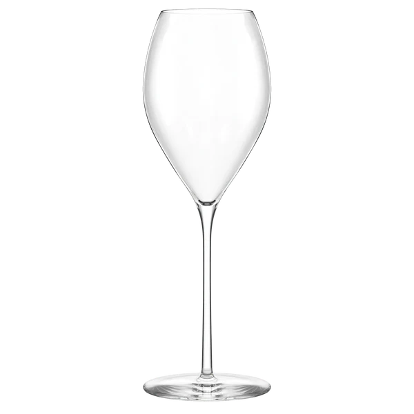Et klart, tomt Stölzle Lausits Fino champagneglass på 425 ml står oppreist på en enkel hvit bakgrunn, med lang stilk og avrundet skål.