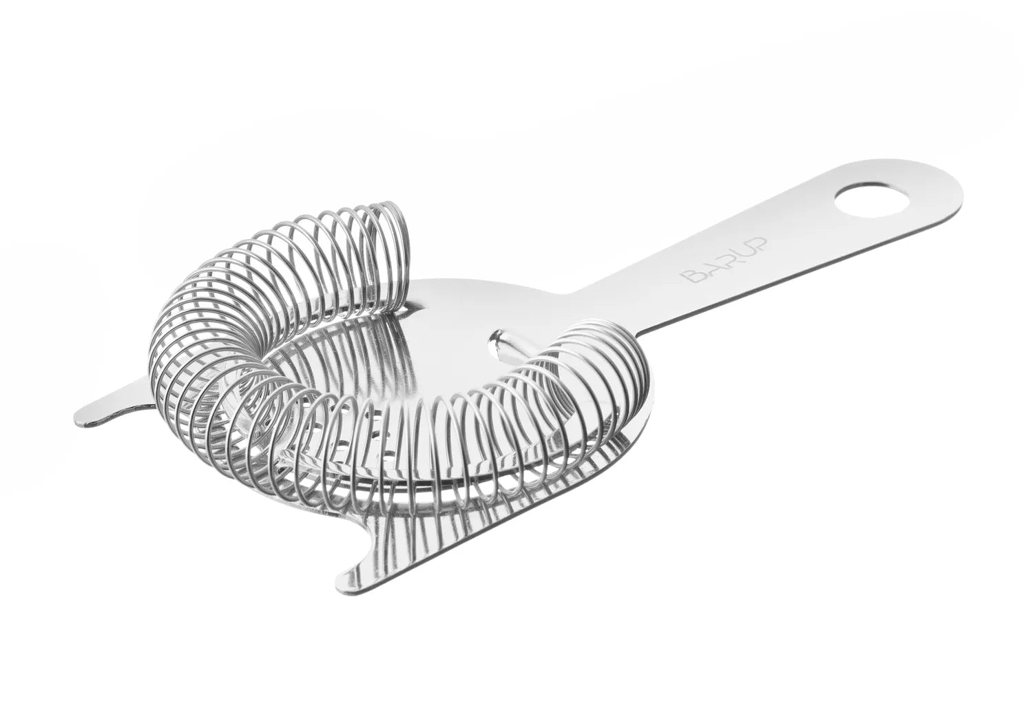 Hendi Hawthorne Strainer har et flatt håndtak og spiralfjær, noe som gjør den ideell for bartendere som enkelt vil sile væsker fra en shaker eller et blandeglass.