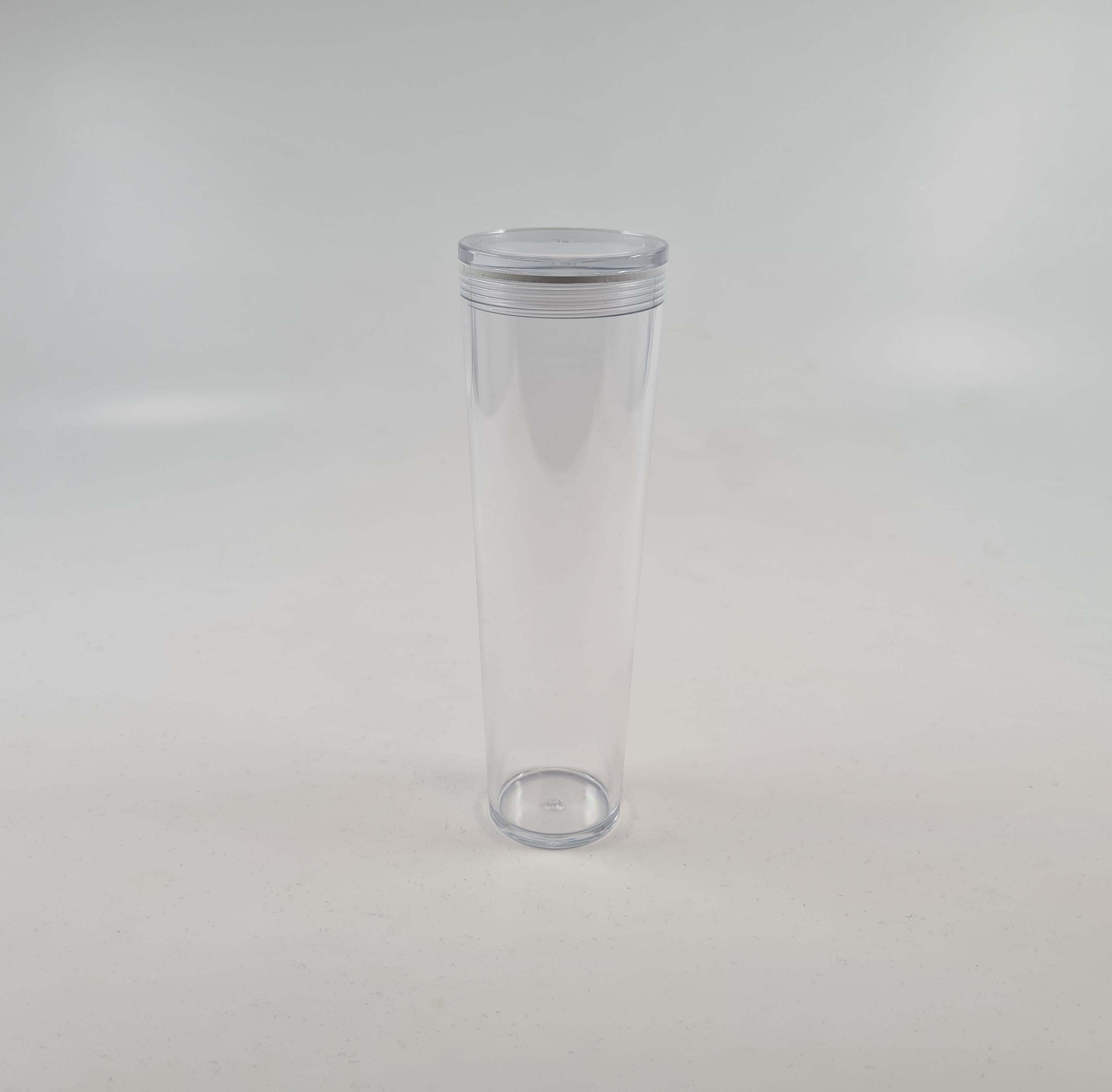 Et klart, tomt Replacement Tube Tilt PRO by Tilt Hydrometer i plast med skruelokk står oppreist på en vanlig, hvit bakgrunn.
