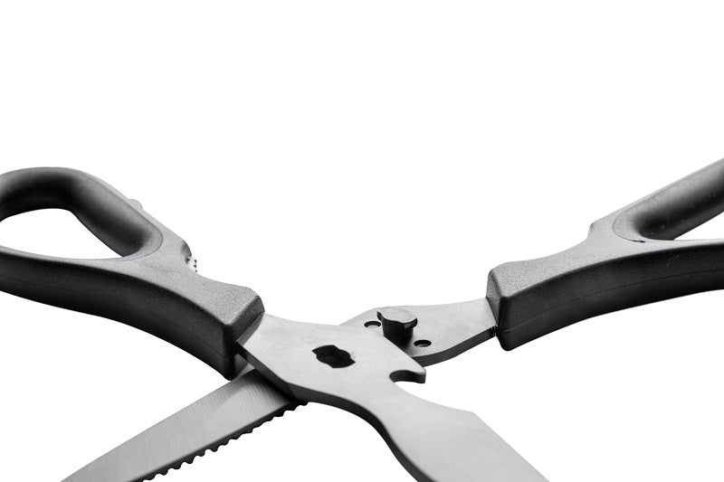 Nærbilde av Traeger BBQ Shears - Kraftig grillsaks med svarte håndtak og delvis åpne blader, mot en hvit bakgrunn.