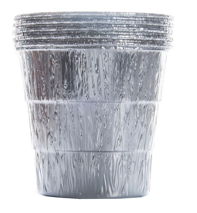 Traeger Bucket Liner 5-Pack - Dryppbøtte: Et sett med blanke, tomme Traeger aluminiumsbøtter, ideelle for grilltilbehør eller fettoppsamling, pent stablet mot en hvit bakgrunn.