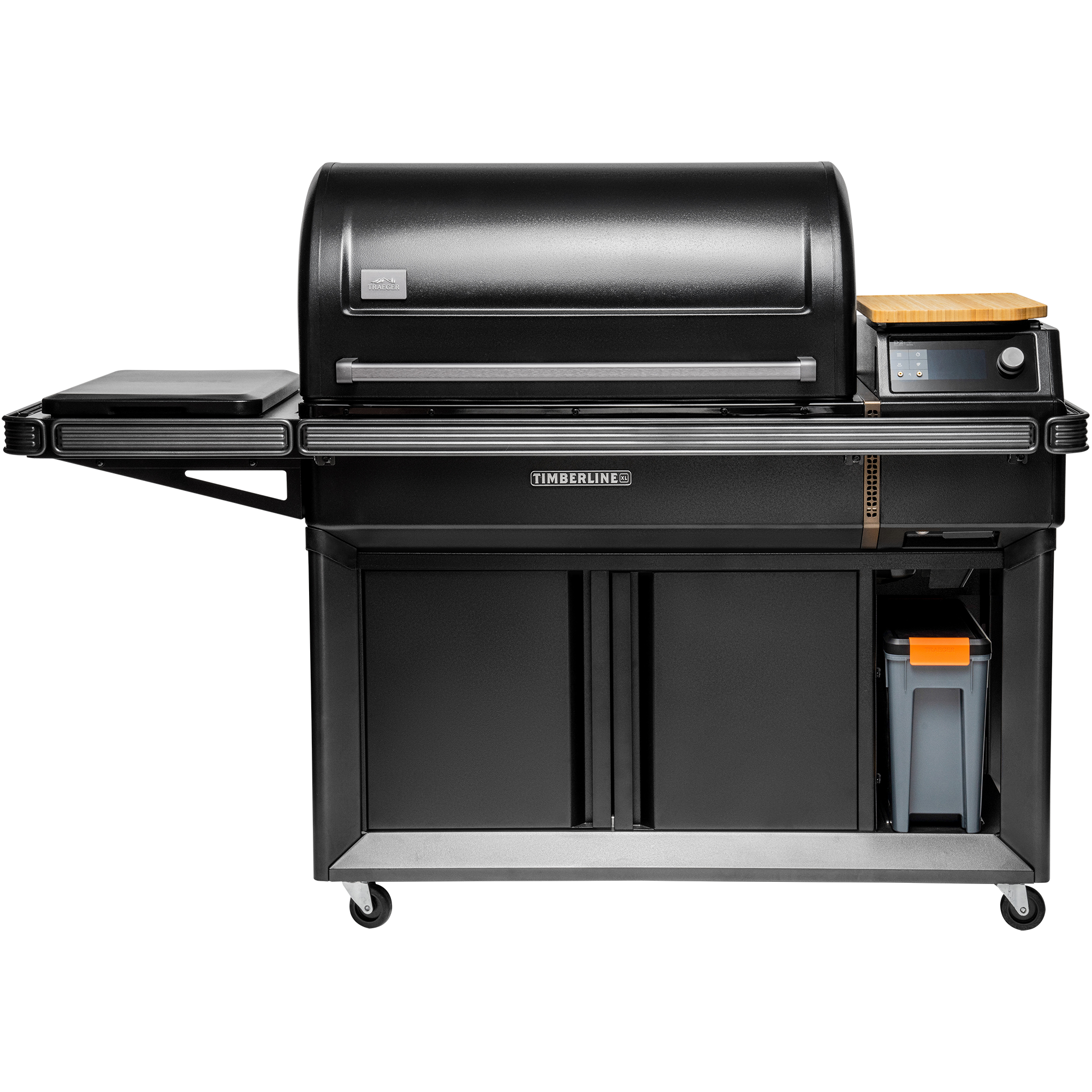 Traeger Timberline XL pelletsgrill er en stor, svart grill med lokk, digitalt kontrollpanel, sidehyller, oppbevaringsskap og hjul - perfekt for utendørs matlaging.