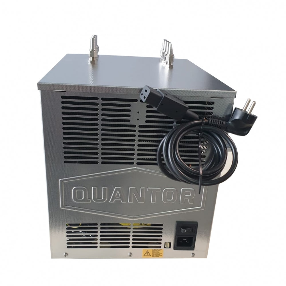 Quantor MiniChilly 03 SB Compatible Glykolkjøler 260W (3/8HP), med ventilasjonsgitter, strømledning, doble metallhåndtak på toppen og advarselsetiketter i bunnen for optimal temperaturkontroll.