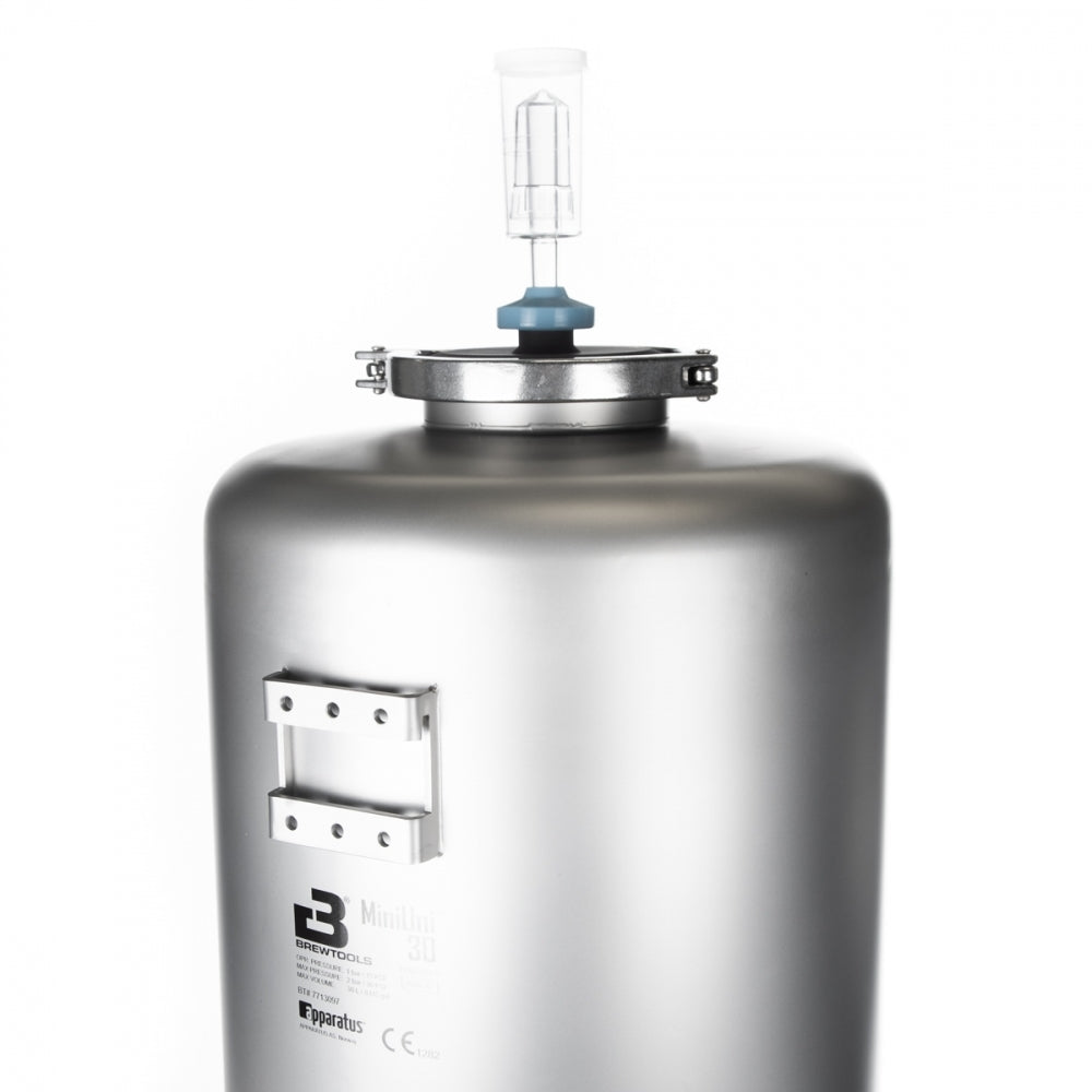 Brewtools MiniUni 10 - Tank med standard tilbehør er et sylindrisk gjæringskar i rustfritt stål med klemmesikret lokk og luftsluse - perfekt for trykkgjæring av øl.