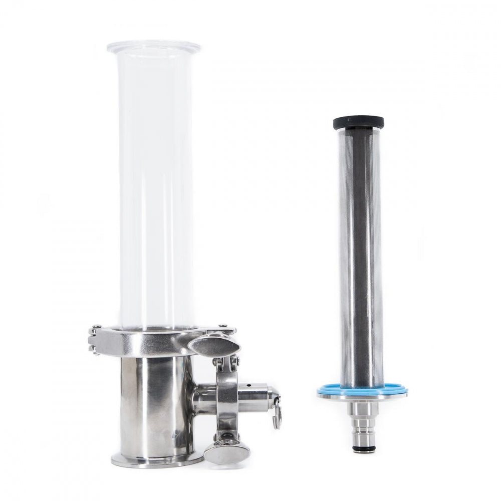 Et Brewtools Inline Filter Kit, 2" TC m/Ball Lock og et sylindrisk gjæringstankfilter i rustfritt stål med svart hette vises på en hvit bakgrunn - perfekt for filtrering av øl.