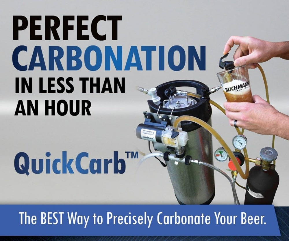 Person som bruker Blichmann QuickCarb Beer Carbonator - et karboneringssystem for fett - for rask og presis ølkarbonering i Corneliusfat på under én tid.