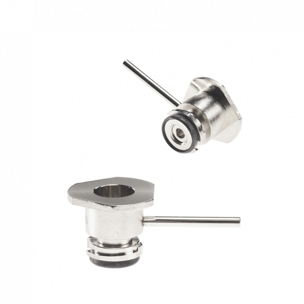 To KeyKeg Cleaning adapter KeyKeg-kobling til Sankey-system med spak (veggmontert) er vist, begge med sylindriske metallhus, gummipakninger og sidemonterte metallrør mot en hvit bakgrunn.