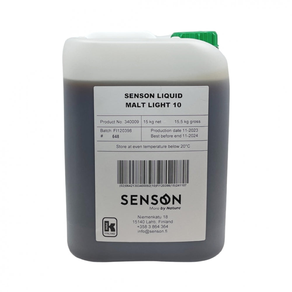 En 15 kg plastbeholder merket Senson Flytende Maltekstrakt Light 10 (LME), med produkt- og batchinformasjon, best før-dato og oppbevaringsinstruksjoner; produsert i Finland.