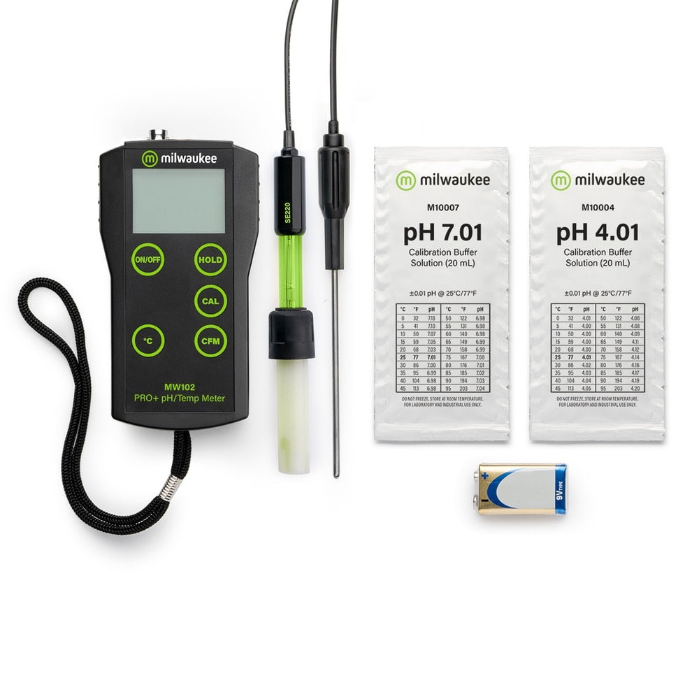 Milwaukee MW102 PRO+ pH-måler fra Milwaukee har laboratoriekvalitet, temperaturkompensasjon, en utskiftbar probe, to prober, kalibreringsbuffere (pH 7,01 og 4,01) og et 9V-batteri på hvit bakgrunn.